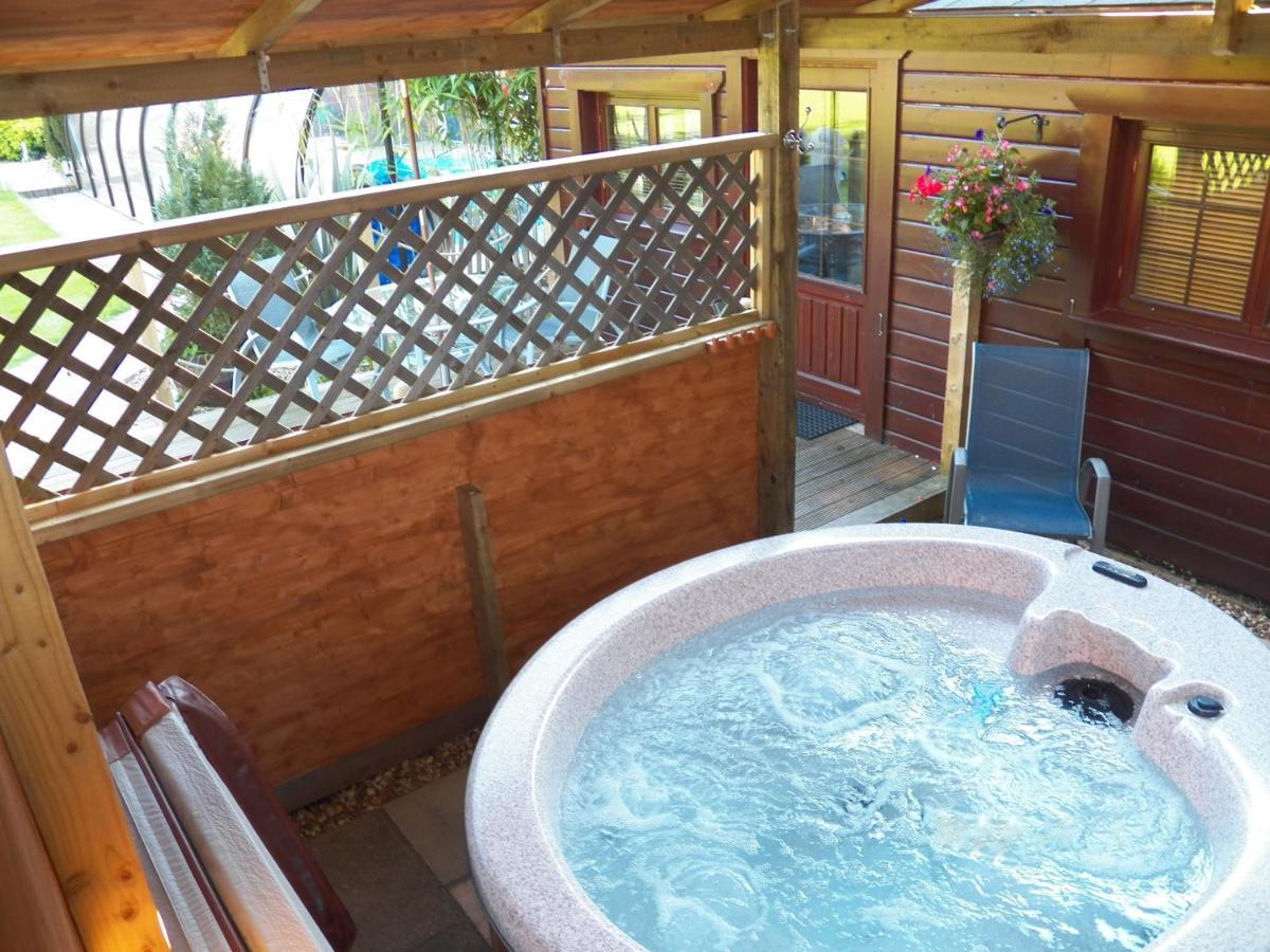 Cypress Log Cabins Accommodation Godshill  Exterior foto